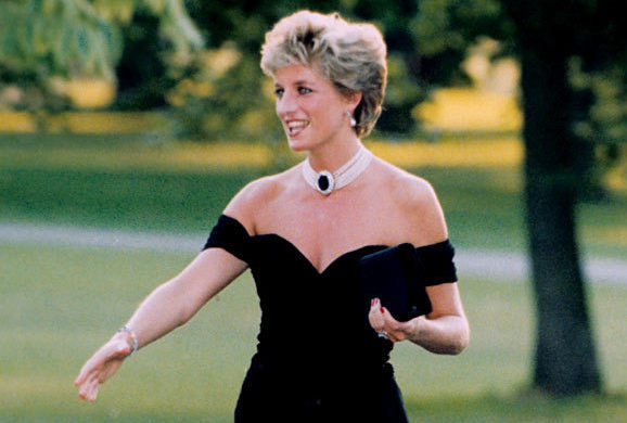 5 irrésistibles looks de Diana à reproduire, en attendant « The Crown »