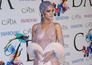 Et si on osait la « Naked dress » ce Nouvel an? 3 conseils pour l’adopter