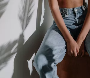 Le Barrel, cette forme de jean qui sera partout en 2024