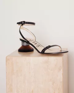 Avec ce pinceau en guise de talon, Loewe rend fous les passionnés de make-up