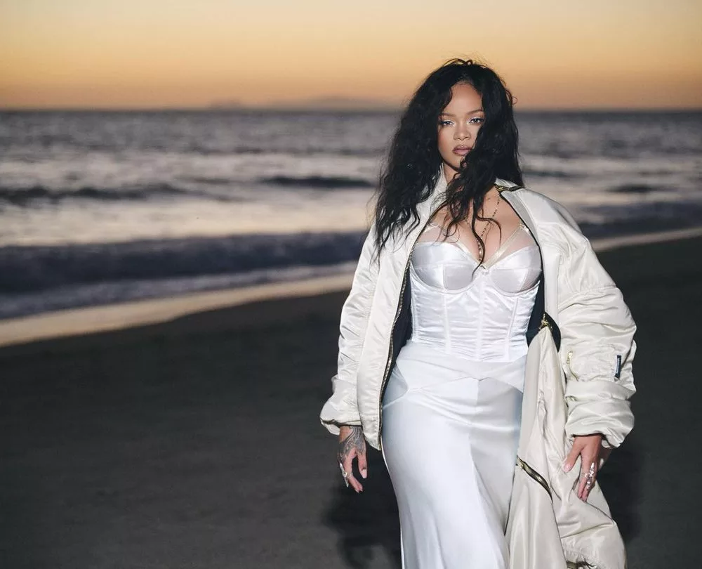 Vous ne rêvez pas : Rihanna est de retour en studio