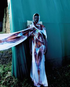 Le couturier suisse Rafael Kouto dévoile à l’hôpital une expo poignante sur les corps