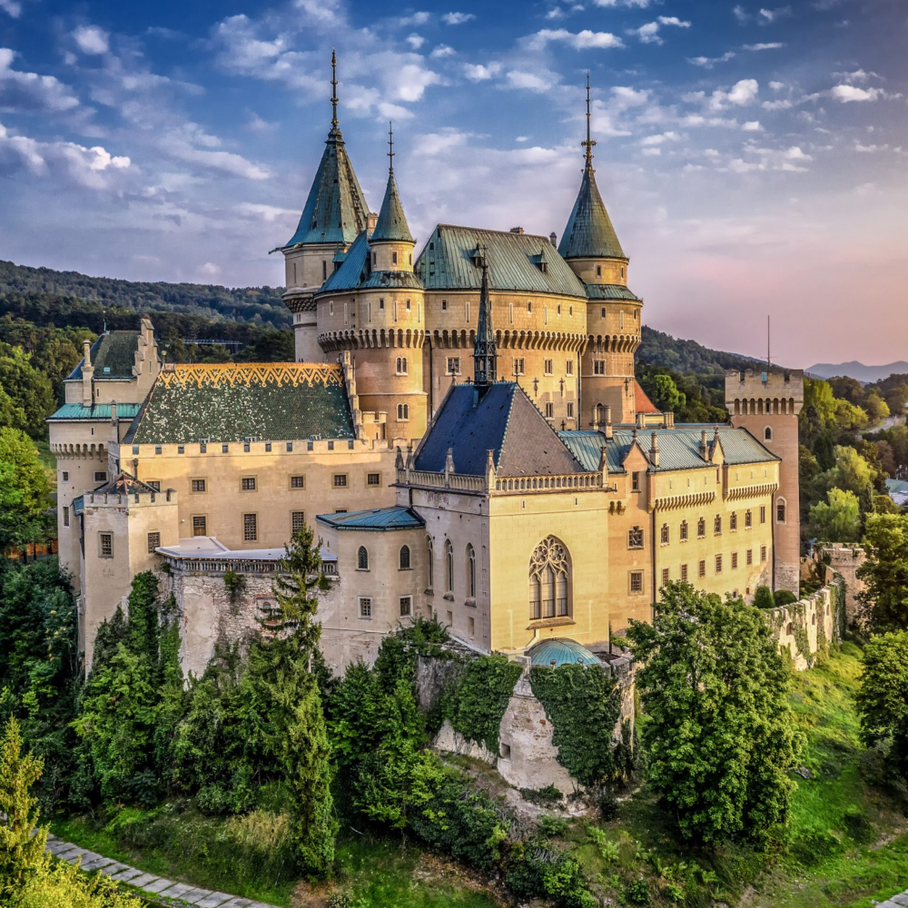 Les 10 plus beaux châteaux du monde à visiter pour voyager dans l’histoire