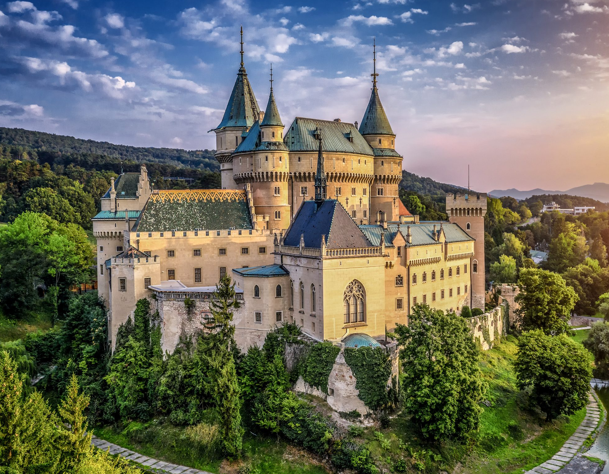 Les 10 plus beaux châteaux du monde à visiter pour voyager dans l’histoire