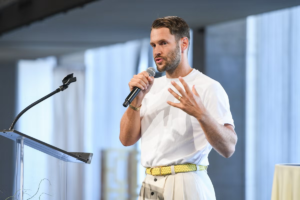 Jacquemus reçoit le prix 2024 du Conseil de la Couture pour l’art de la mode