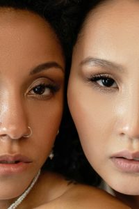 Cette crème efface les pores en quelques secondes