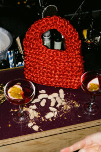 8 irrésistibles sacs helvétiques parfaits pour les fêtes de fin d’année 2024