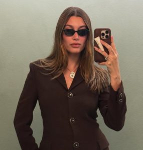 « Mocha Mousse »: pourquoi la couleur de l’année 2025 pointe juste