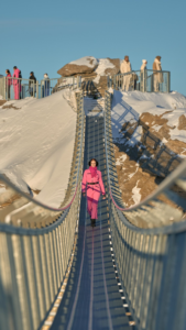 Guess présente un défilé vertigineux en Suisse, sur le légendaire Glacier 3000