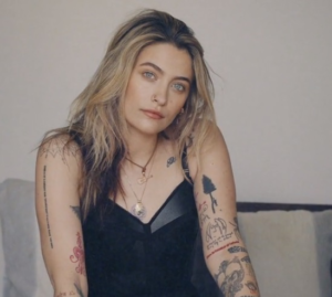 « 5 ans que je suis sobre »: Paris Jackson se confie sur ses addictions