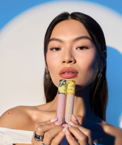 Adorée par Hailey Bieber et Kim Kardashian, Kosas débarque en Suisse