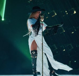 Beyoncé au Cowboy Carter Tour dans une robe signée par des créatrices suisses