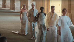 La Suissesse Vivienne Rohner clôt le défilé de Jacquemus à Versailles