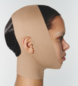 Le Face Wrap de Kim Kardashian cartonne, malgré les doutes des médecins