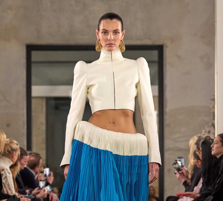 Automne 2025 : pourquoi la mode de cette saison part-elle en vrille ?