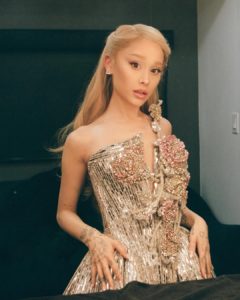 Ariana Grande signe son grand retour avec une tournée internationale