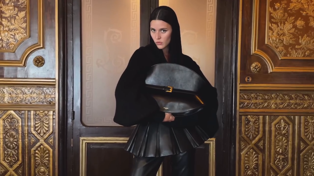 Balmain choisit une Suissesse pour incarner sa collection hivernale 2025
