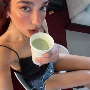 Le matcha favoriserait la chute de cheveux ? La théorie enflamme TikTok