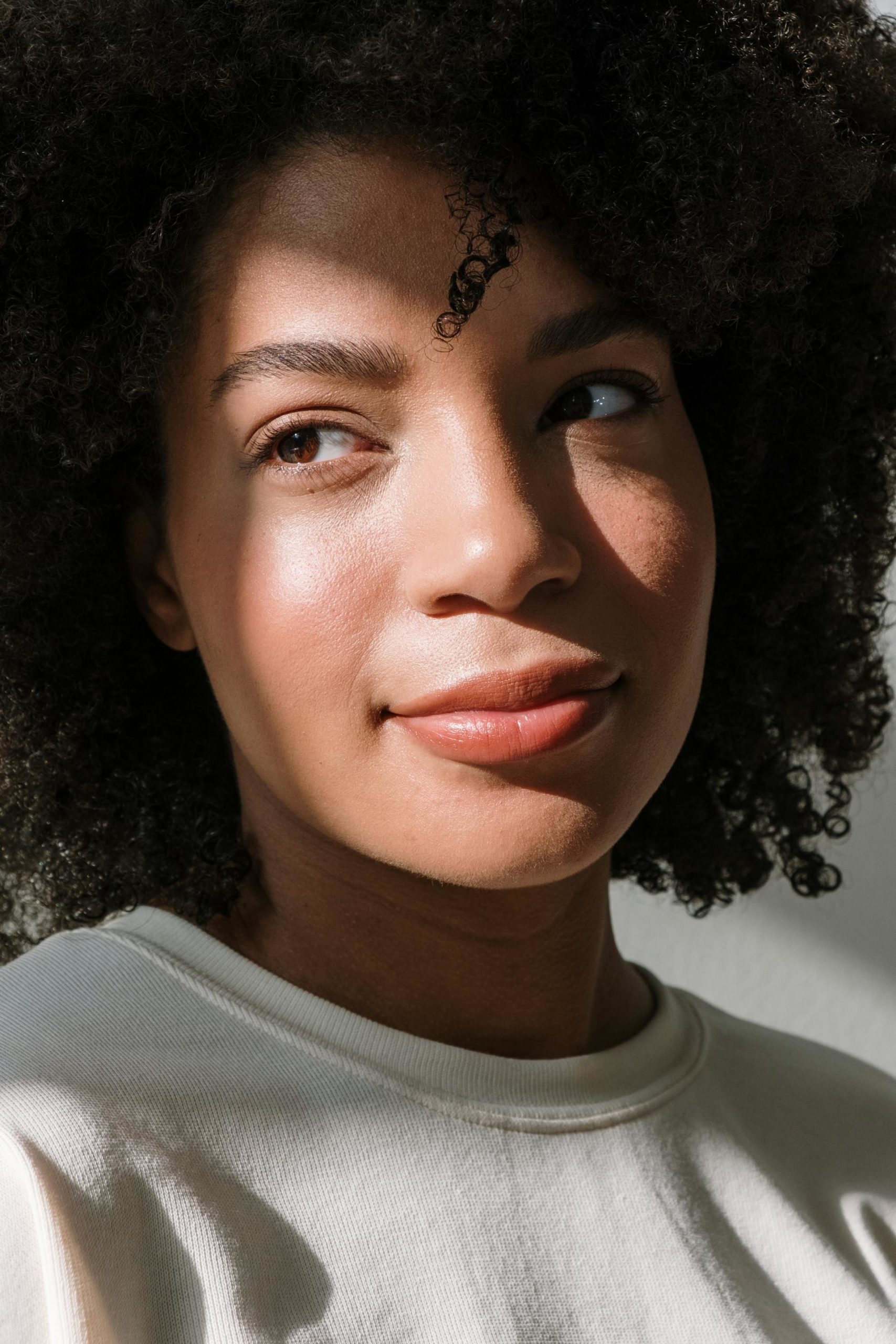 Cette technique toute simple va révolutionner votre façon d’appliquer le blush