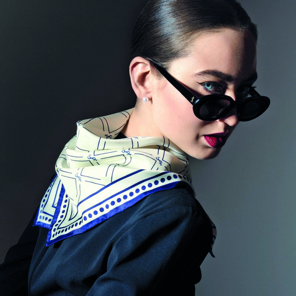 5 façons élégantes de porter le foulard cet automne