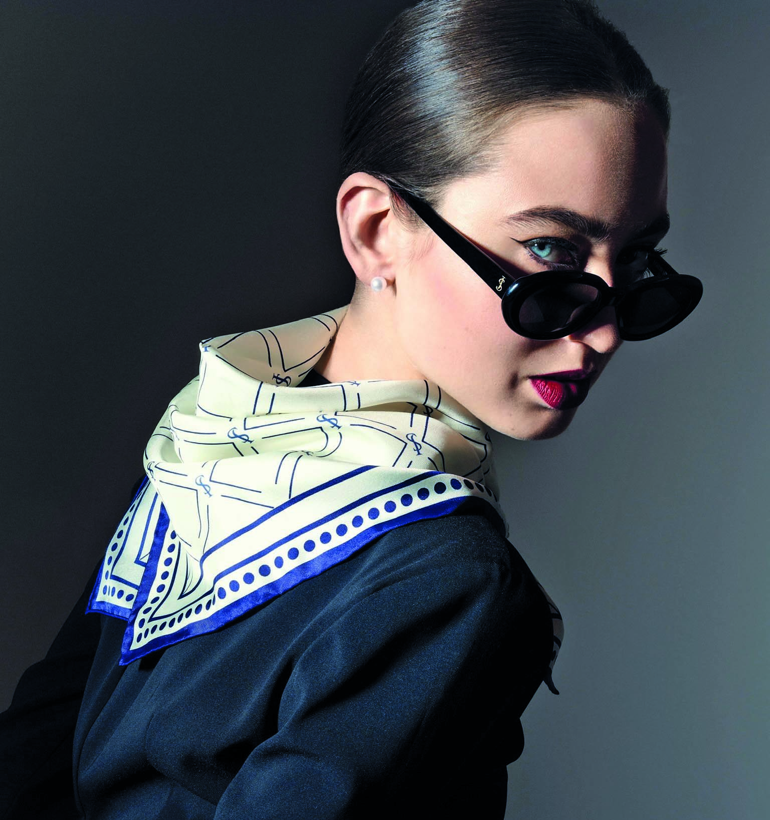 5 façons élégantes de porter le foulard cet automne