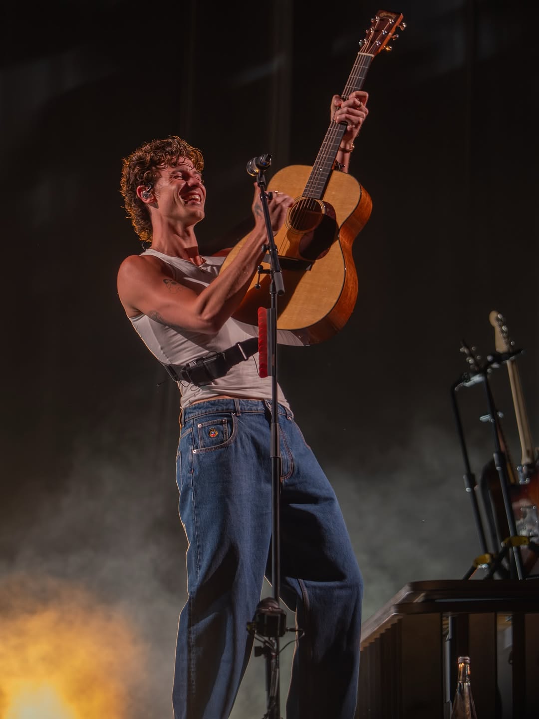 Shawn Mendes sublimé par la marque suisse Bally pour son concert