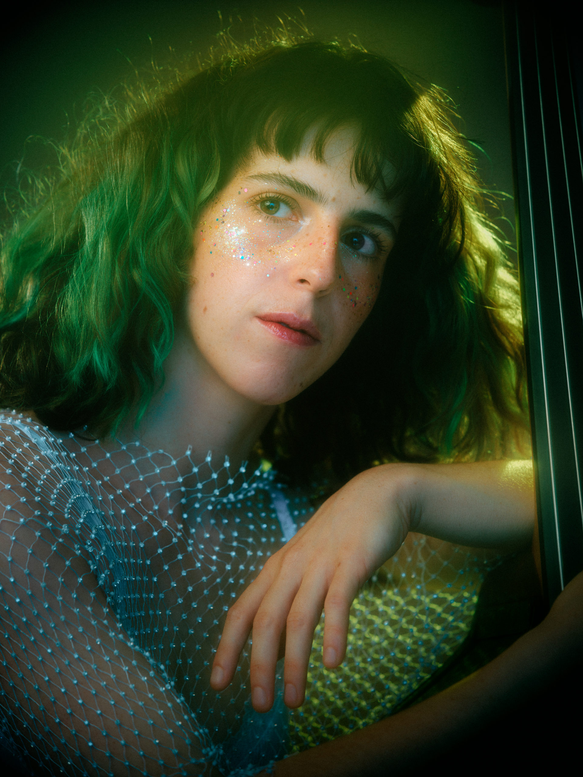 Louise Knobil met toute son authenticité dans un premier album live