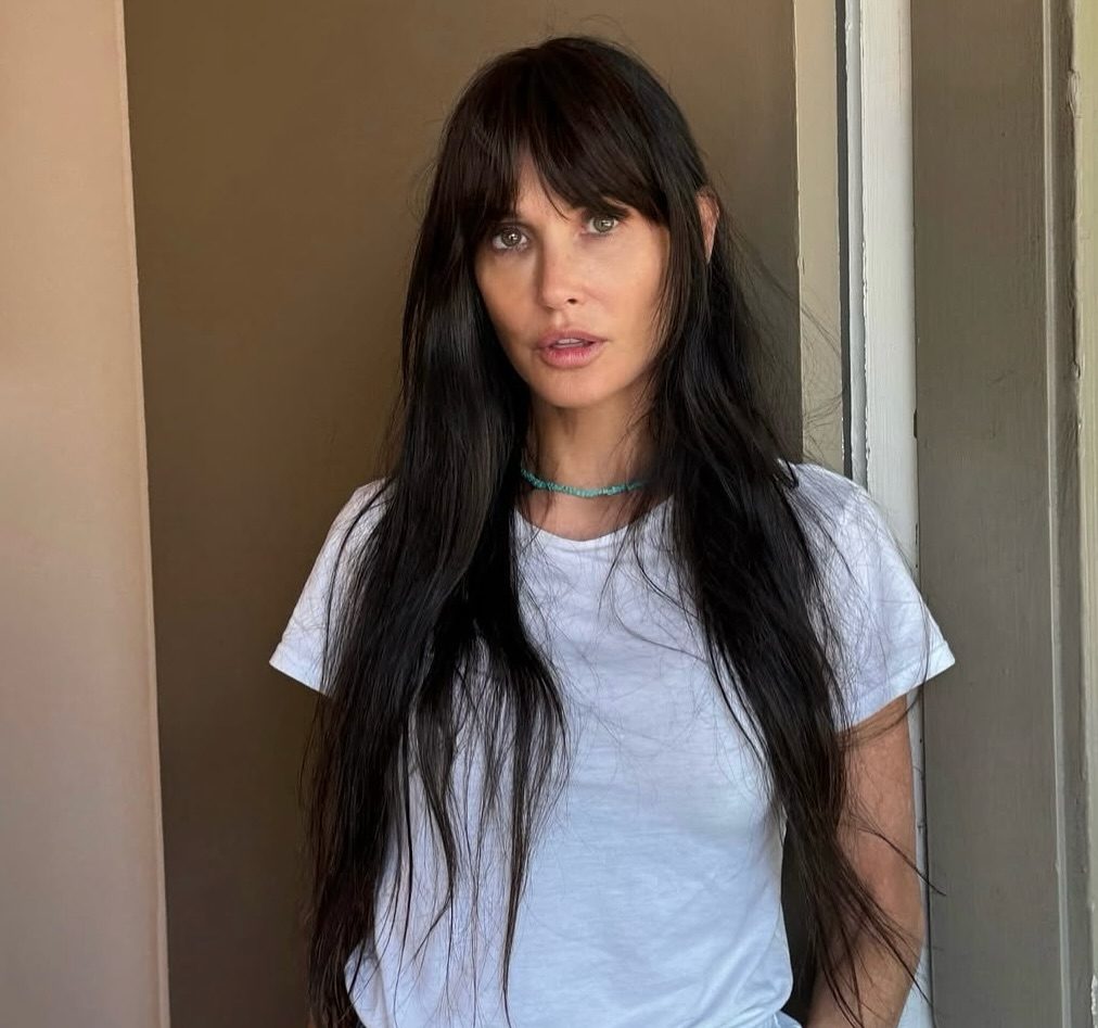 Pourquoi les femmes de 50 ans et plus conservent désormais leurs longueurs ?