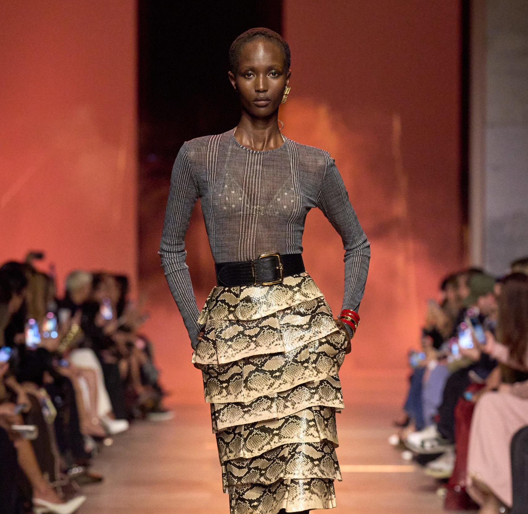 Grâce à Elie Saab, vous allez imposer votre grâce au bureau comme à la plage