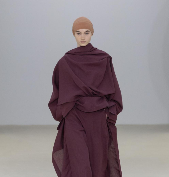 Looks d’automne pour le printemps-été : que se passe-t-il à la Fashion Week ?