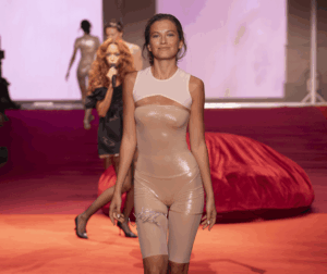 Zoë Pastelle, le mannequin qui a porté la Suisse au défilé Etam 2025