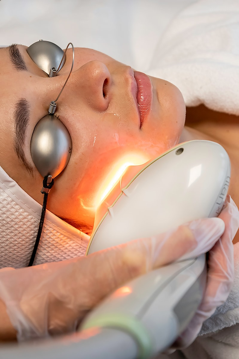 Peau jeune/peau mature : les visages de la rédaction ont testé EstheMedis