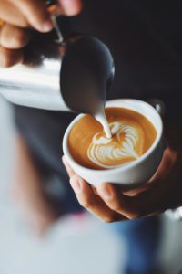Latte art : nos conseils ultra simples pour une mousse de lait de pro