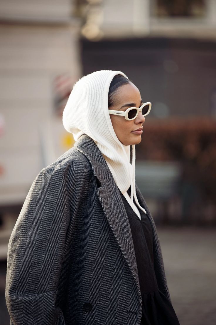 Comment porter la cagoule avec style ? 15 trouvailles ultra tendances