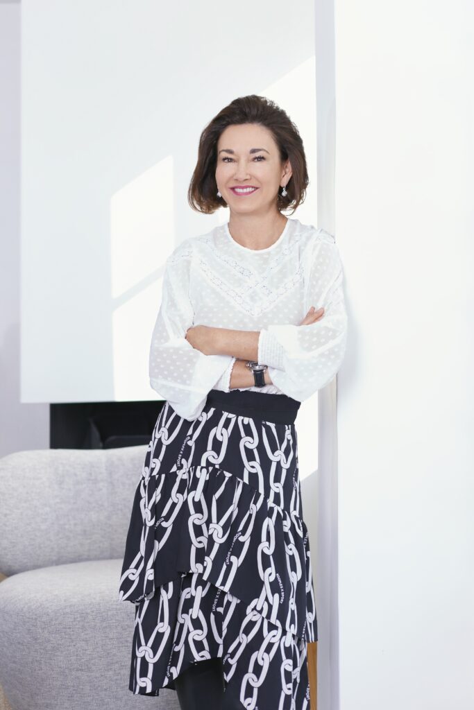 L’image actuelle n’a pas de texte alternatif. Le nom du fichier est : 2023_SOPHIE_LIFESTYLE-2_VALIDITY_29022028-scaled.jpg