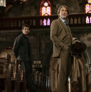 Josh O’Connor et Daniel Craig dans Wake Up Dead Man : une histoire à couteaux tirés (2025).