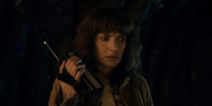 Winona Ryder dans le rôle de Joyce Byers pour la saison 5 de Stranger Things.