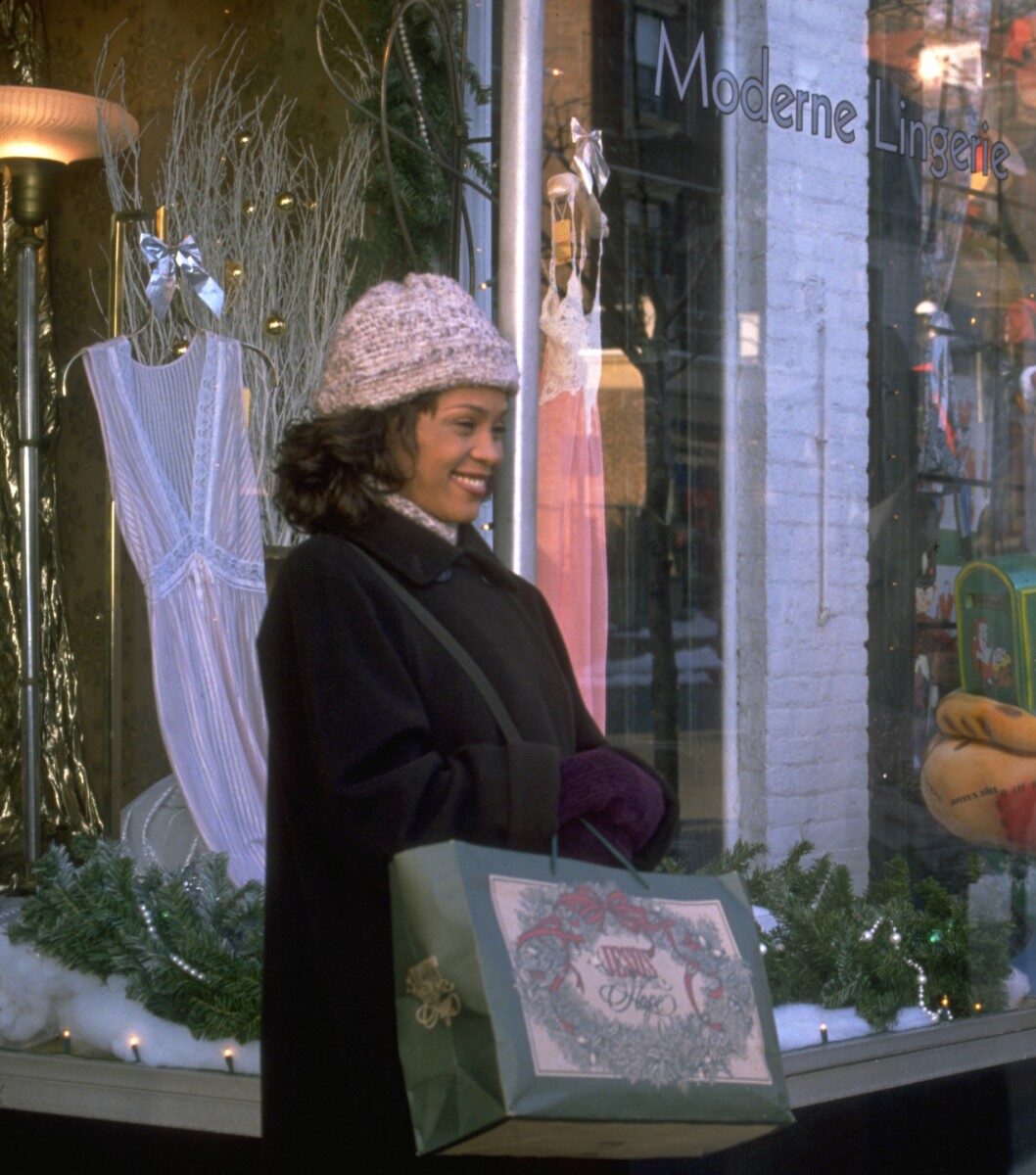 7 looks que l&rsquo;on vole sans hésiter à ces films de Noël iconiques