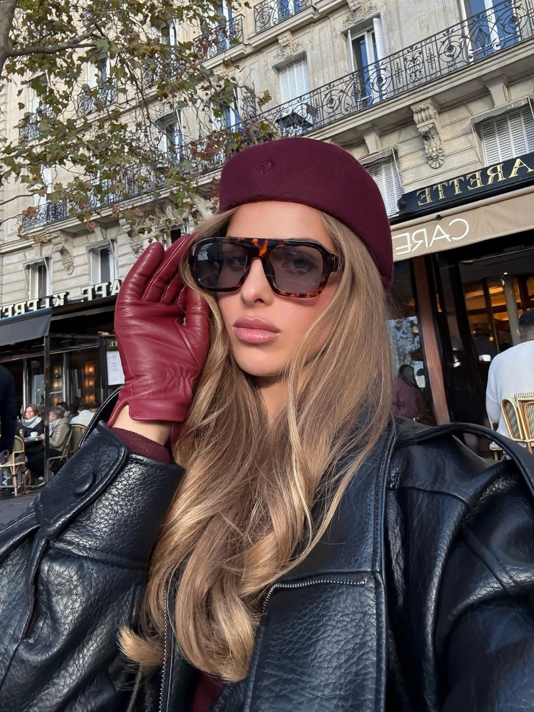 Les gants en cuir font toute la différence cet hiver : nos idées looks pour les styliser