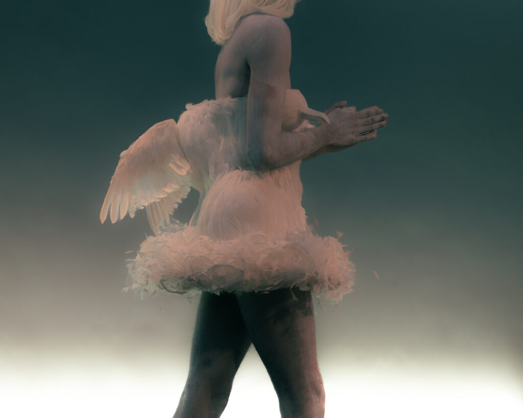 Marvin Mtoumo interprétant Zizi Zozio au Théâtre de l'Usine, à Genève.