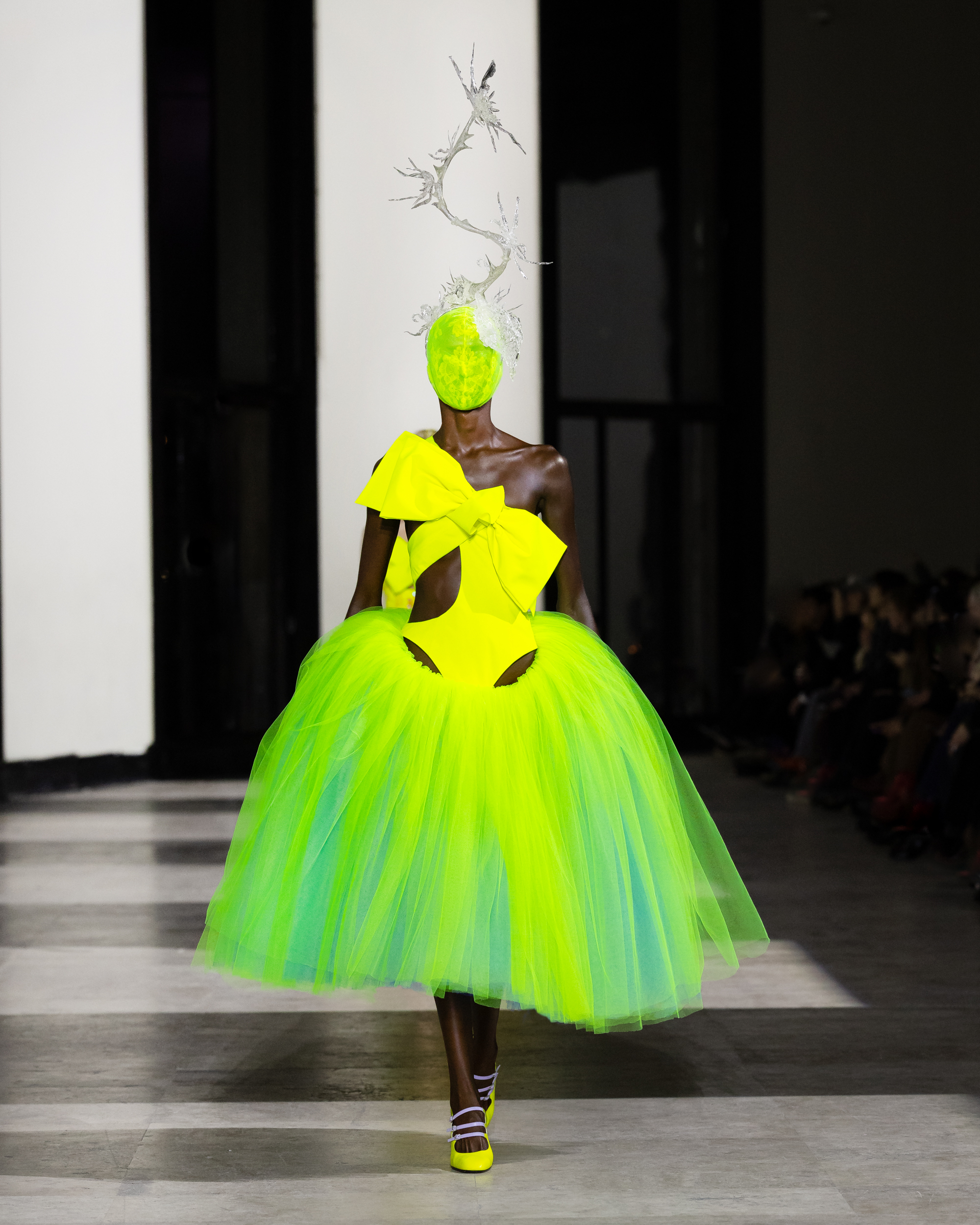 Le créateur valaisan Germanier réinvente la Haute couture avec des looks 100% upcyclés