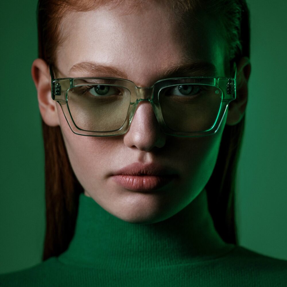 Lunettes de soleil : 5 marques suisses qui habillent avec style nos looks d&rsquo;hiver