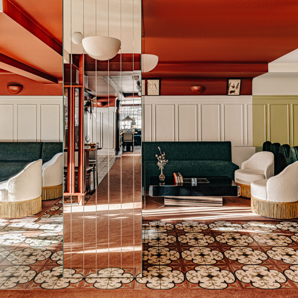 À Verbier, cet hôtel-chalet est la quintessence du luxe cool et rétro