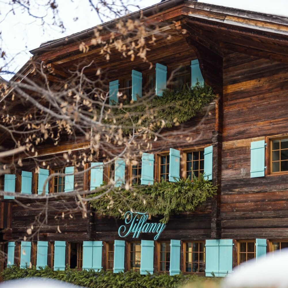 Tiffany & Co. dévoile sa première boutique éphémère dans les Alpes suisses