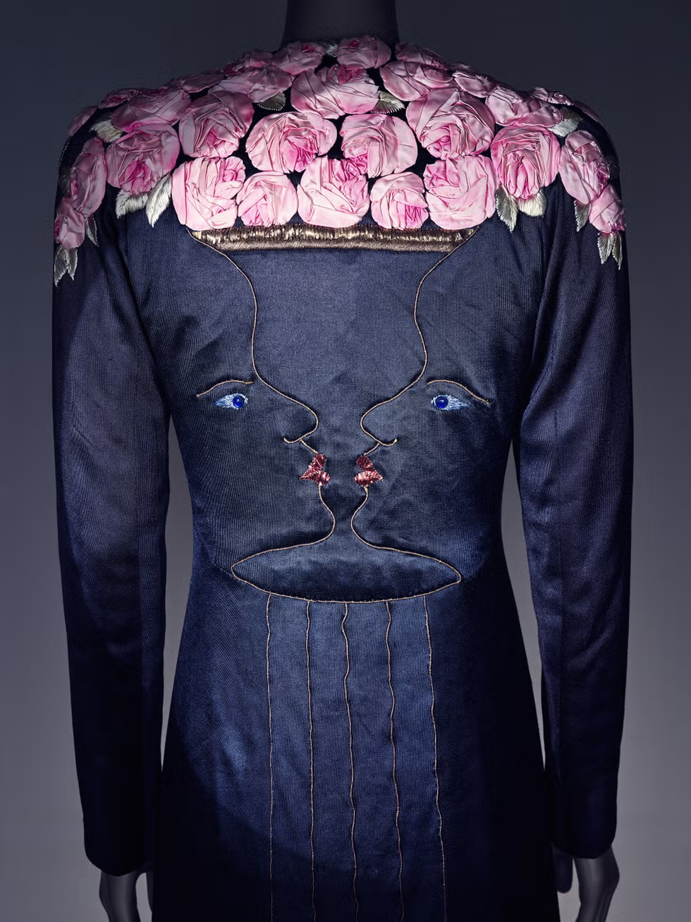 Manteau du soir, dessiné par Elsa Schiaparelli et Jean Cocteau, 1937.