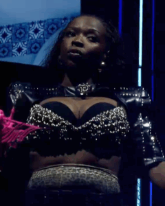 Theodora au Zenith de Paris 2026 portant du Sarah Bounab