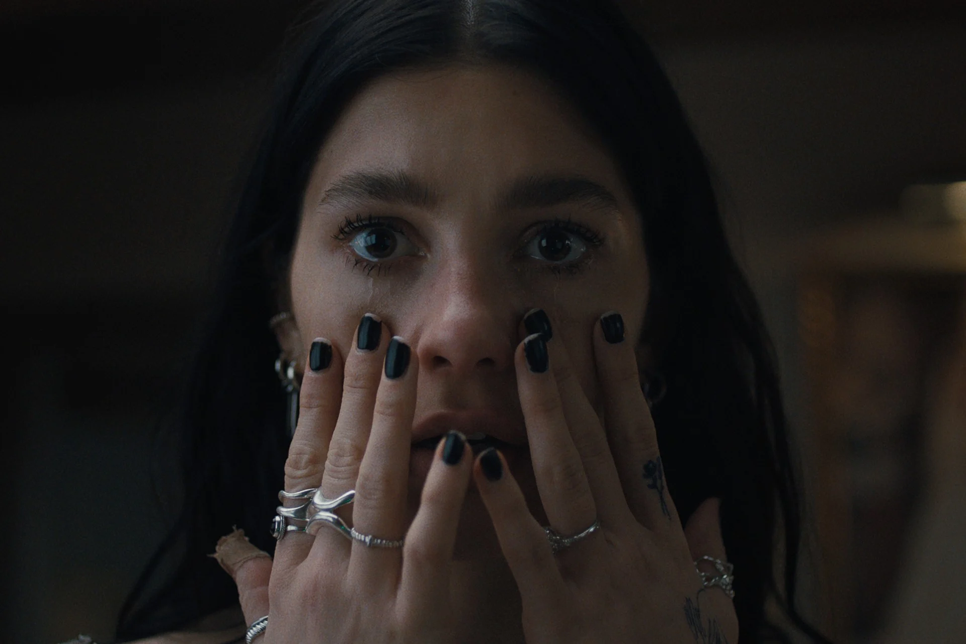 Camila Morrone dans le rôle de Rachel pour Un très mauvais pressentiment.