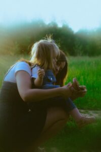 Une maman et son enfant