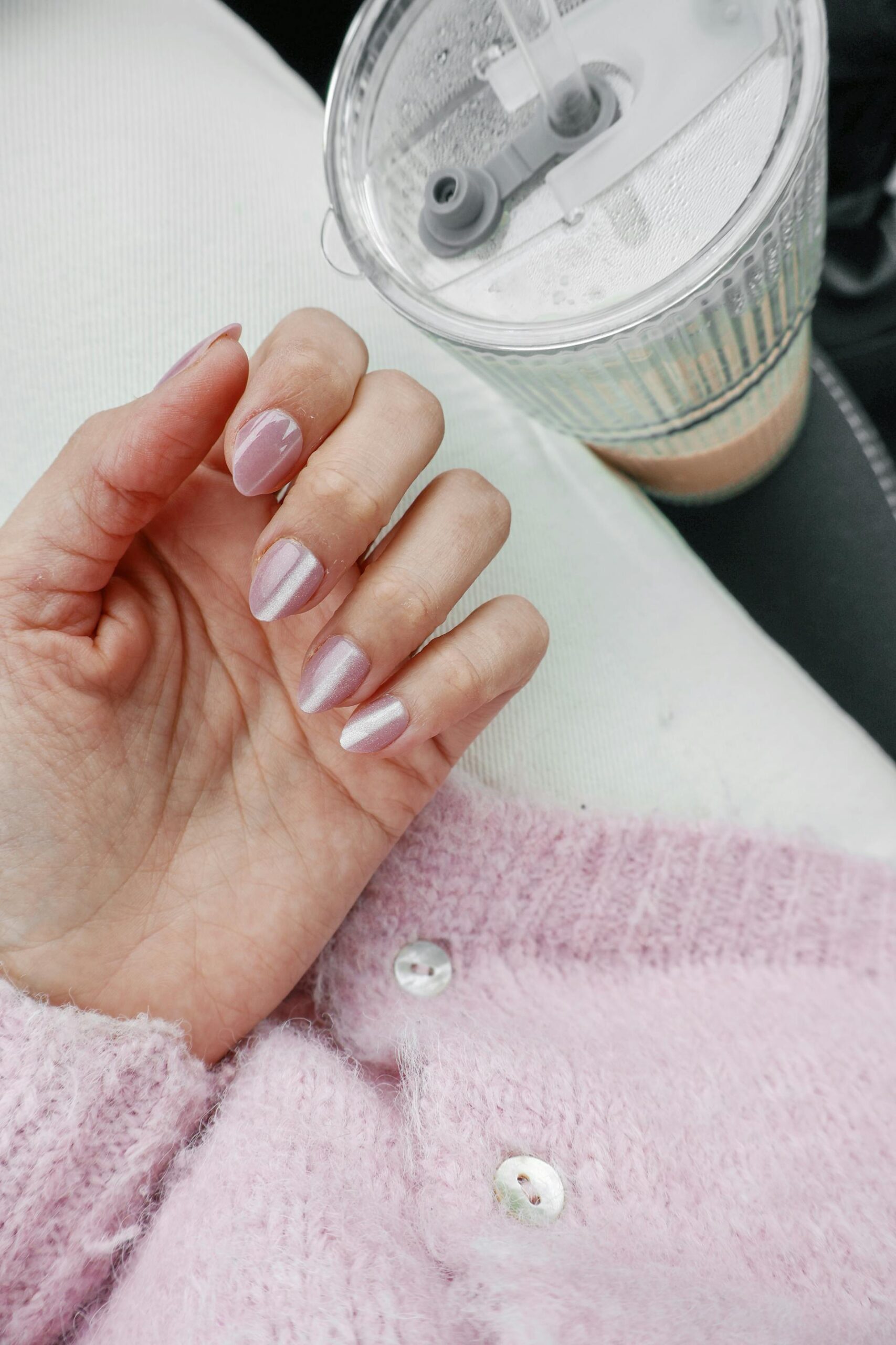 Faux ongles à coller : bonne idée ou vraie catastrophe pour vos ongles ?