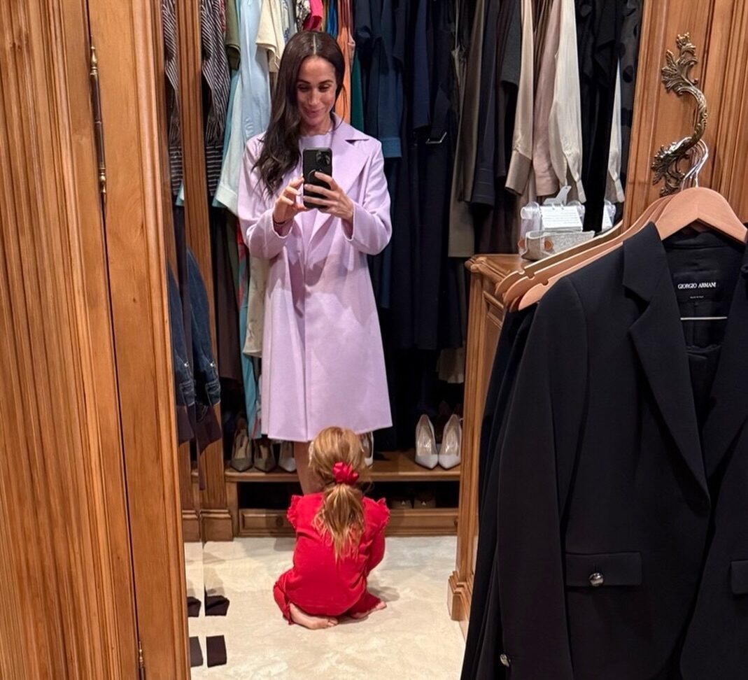 Meghan Markle séduite par la marque suisse Akris pour sa venue à Genève